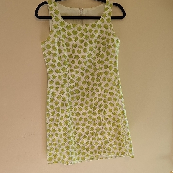 Dresses & Skirts - Chic Green Floral Mini Dress True 70's Daisy Pattern